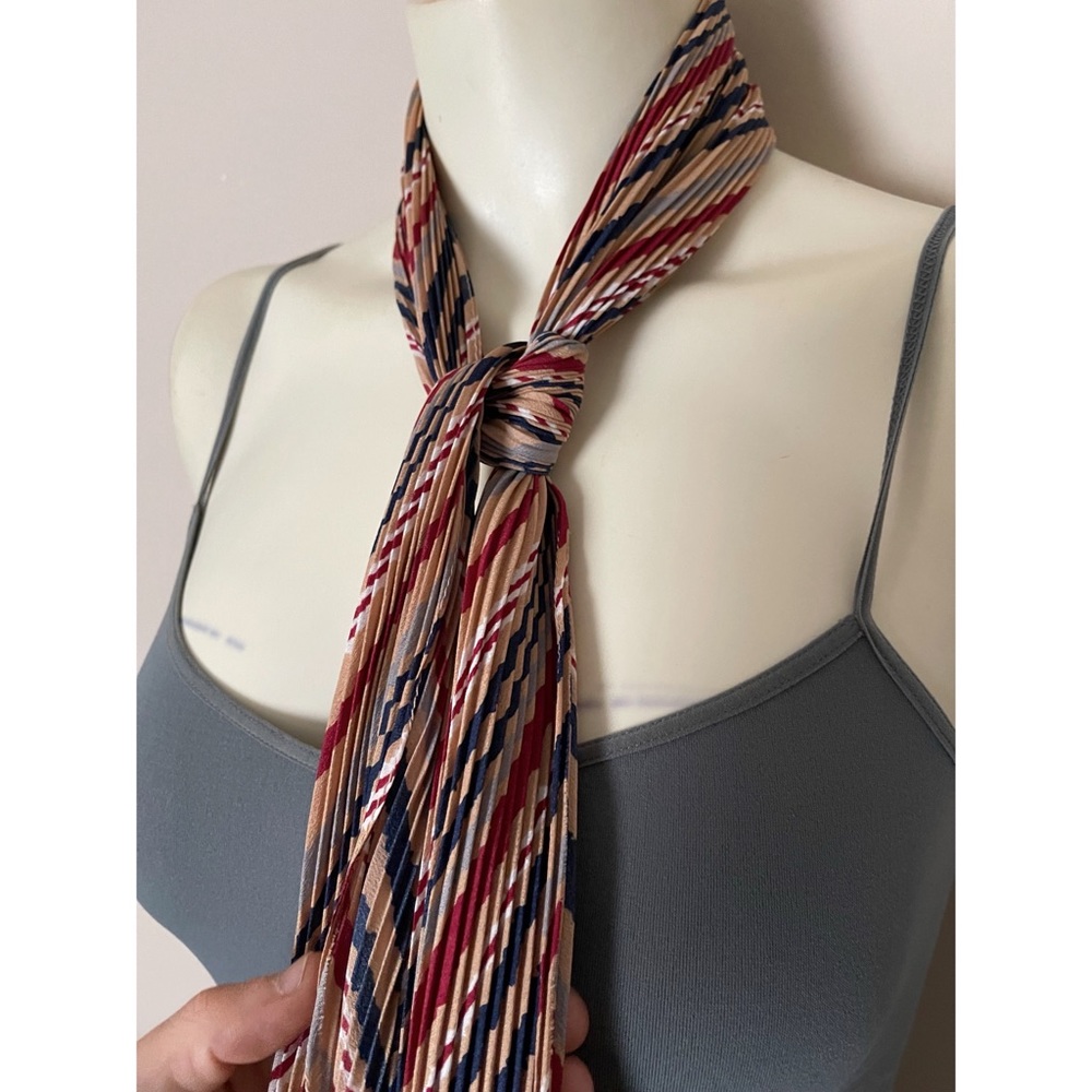Vintage accordion scarf - Picture 6 of 6
